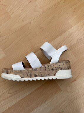 Universal Thread platform sandals - white/cork size 7.5